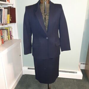 Ladies Pendleton 1980's 100% virgin wool fully lined black skirt suit.  Skirt ha